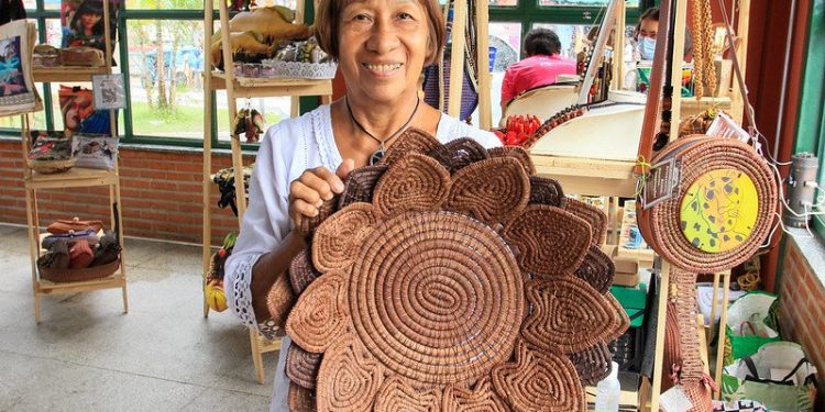 Prefeitura de Manaus investe em artesãos e fomenta economia no setor