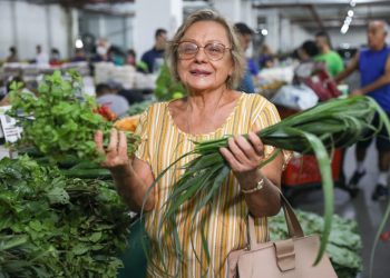 Feiras de Produtos Regionais da ADS em Manaus facilitam dia a dia de moradores e ajudam a criar bom hábito alimentar