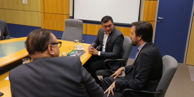 Em Brasília, Wilson Lima pede melhoria no serviço de conectividade e segurança da aviação no Amazonas