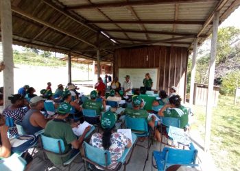 Governo do Estado capacita agricultores familiares da Comunidade Terra Nostra, em Manaus