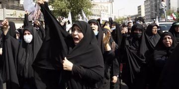 Mulheres iranianas vão à luta por direitos em um país ultrarreligioso