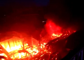 Incêndio em boate deixa 13 mortos na Espanha