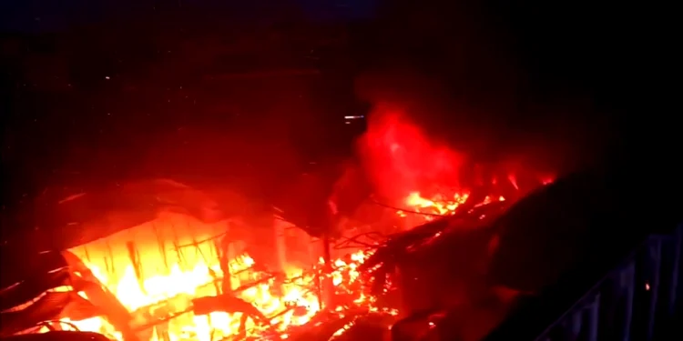 Incêndio em boate deixa 13 mortos na Espanha