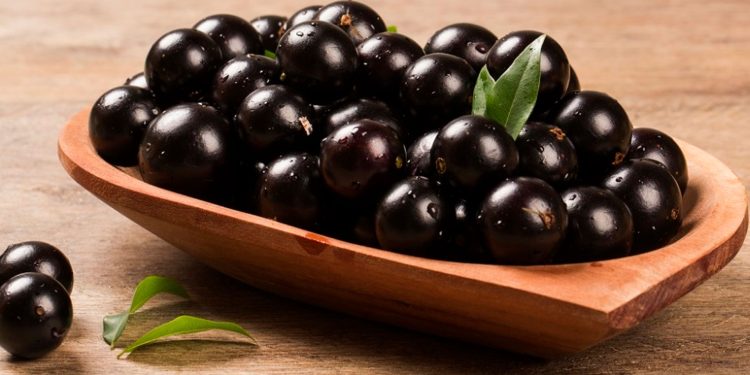 Jabuticaba e açaí estão entre as 10 melhores frutas do mundo