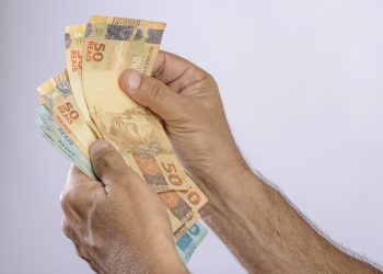 Não recebeu a primeira parcela do 13º salário? Saiba o que fazer