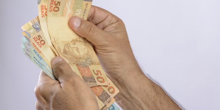 Não recebeu a primeira parcela do 13º salário? Saiba o que fazer