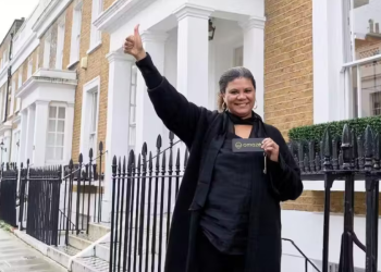 Estudante que morava de favor ganha casa de R$ 30 milhões em sorteio