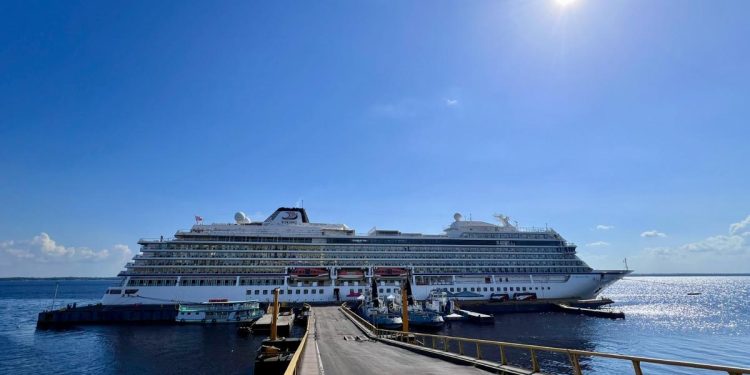 Cruzeiro Viking Ocean movimenta a economia do Amazonas com 2.276 turistas