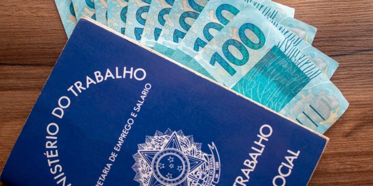 Novo salário mínimo de R$ 1.412 entra em vigor nesta segunda-feira