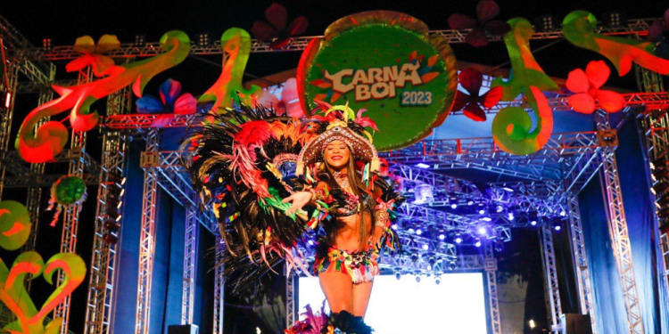 Carnaval na Floresta: Carnaboi traz mais de 30 artistas do Caprichoso e Garantido se revezando em dois dias de festa