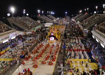 Escolas de samba do acesso aquecem o sambódromo de Manaus
