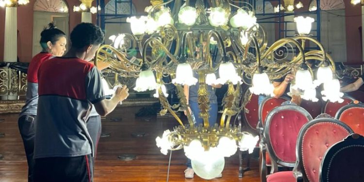 Teatro Amazonas passa por serviços de manutenção, conservação e restauro