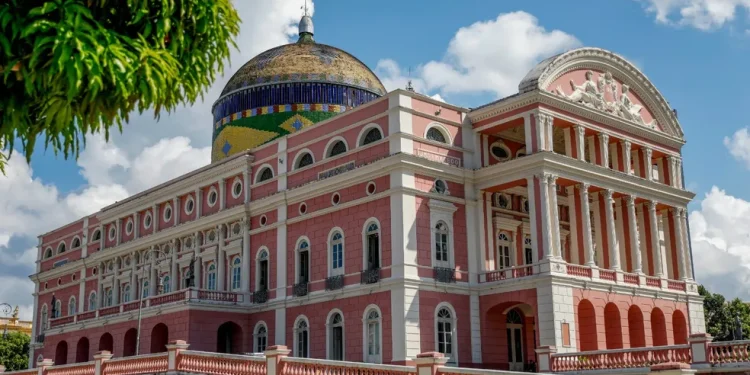 Teatro Amazonas retoma programação e anuncia datas de espetáculos para fevereiro