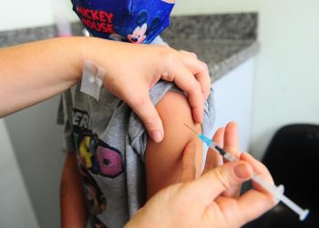 Vacinação contra dengue é ampliada para crianças e adolescentes de 10 a 14 anos no Amazonas