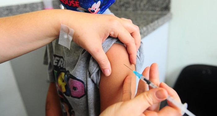 Vacinação contra dengue é ampliada para crianças e adolescentes de 10 a 14 anos no Amazonas
