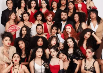 ‘Cabaré Chinelo – O Show’ lança álbum com trilha sonora do espetáculo no palco do Teatro Amazonas