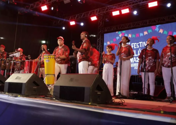 Festival Folclórico do Amazonas fomenta setor musical com danças em apresentações com música ao vivo