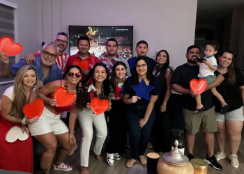 Festival de Parintins 2024: Apaixonados por boi-bumbá não perdem as apresentações mesmo morando no exterior