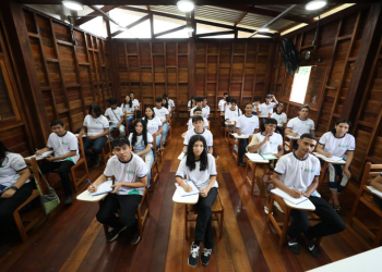 Governador Wilson Lima destaca a importância do incentivo ao polo moveleiro com a construção da primeira Escola da Floresta no estado
