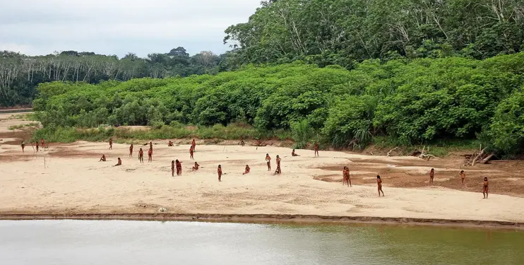 Imagens inéditas revelam maior tribo indígena isolada do mundo