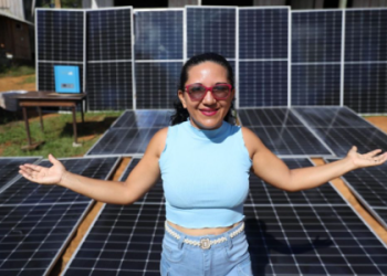 Vai melhorar a renda dentro da nossa comunidade”, diz moradora de comunidade que recebeu placas de energia solar