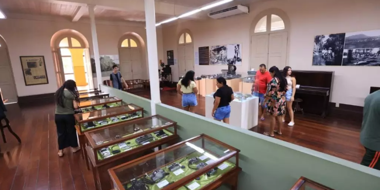 Conheça o Palacete Provincial, que abriga mais de 400 mil itens em seu acervo e coleções de arte