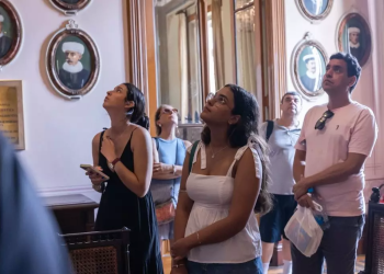 Descubra o encanto dos espaços culturais no entorno do Largo de São Sebastião em apenas alguns passos
