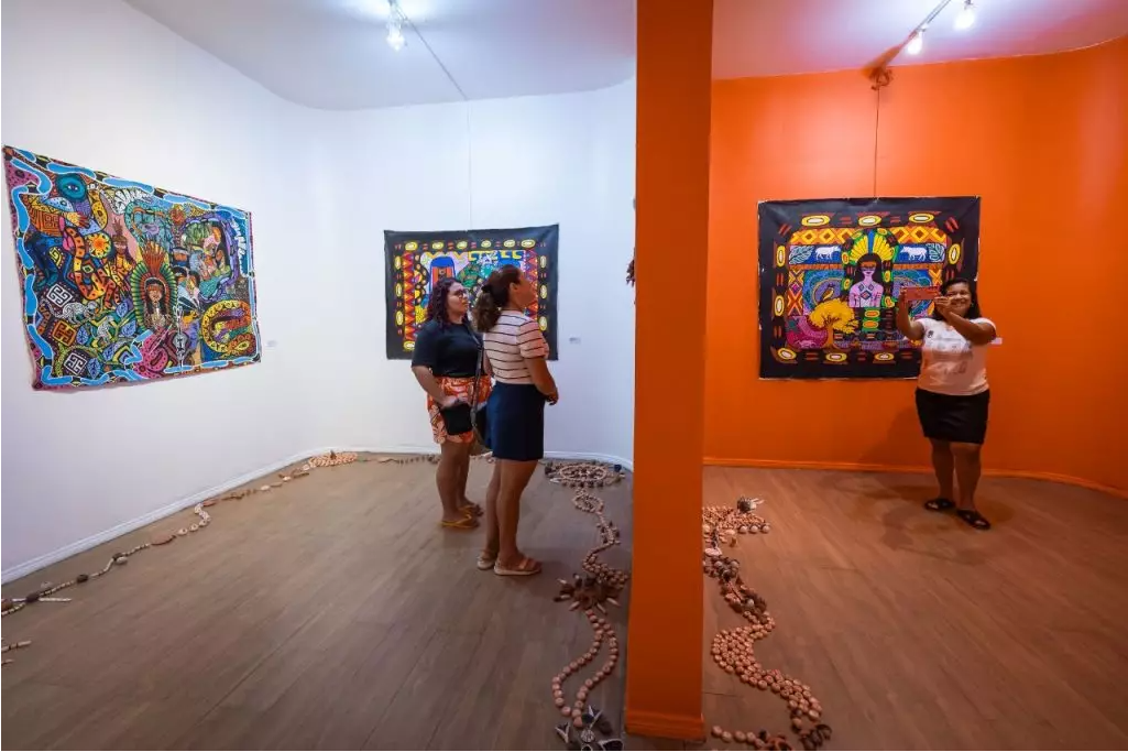 Descubra o encanto dos espaços culturais no entorno do Largo de São Sebastião em apenas alguns passos