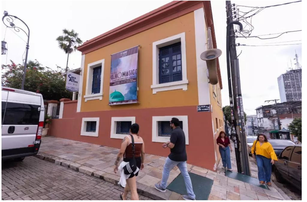 Descubra o encanto dos espaços culturais no entorno do Largo de São Sebastião em apenas alguns passos