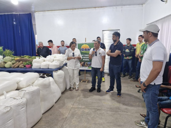 Em Eirunepé, Idam entrega 7 toneladas de alimentos produzidos por agricultores indígenas