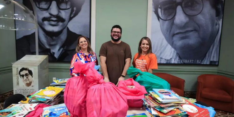 Dia Internacional da Doação de Livros Secretaria de Cultura incentiva a prática por meio dos projetos ‘Mania de Ler’ e ‘Banco do Livro’