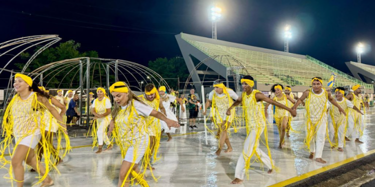 Escolas dos grupos de acesso A e B abrem os agitos carnavalescos com ensaios no Sambódromo