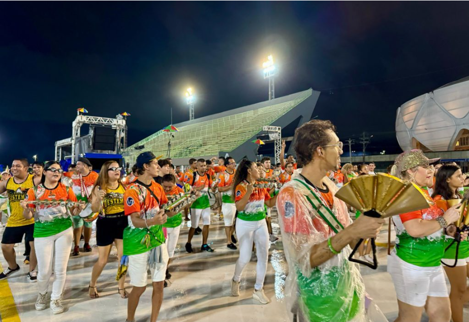 Escolas dos grupos de acesso A e B abrem os agitos carnavalescos com ensaios no Sambódromo