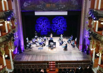 Teatro Amazonas vive noite de inclusão com a Ópera no Mundo Azul