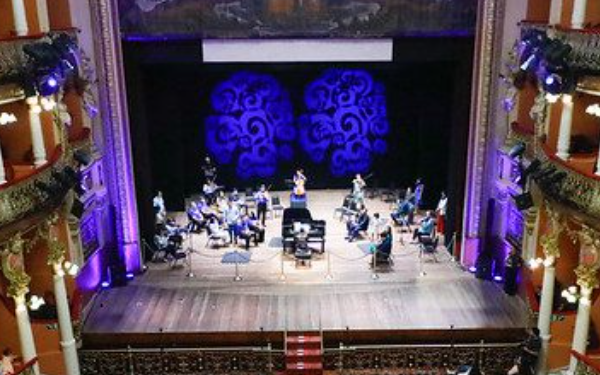 Teatro Amazonas vive noite de inclusão com a Ópera no Mundo Azul