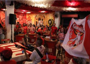 Festival de Parintins 2025: em Manaus, bares temáticos dos bumbás atraem torcedores com proximidade do festival