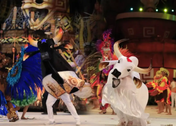 Festival de Parintins 2025 Governo do Amazonas realiza repasse de R$ 10 milhões aos bumbás Caprichoso e Garantido