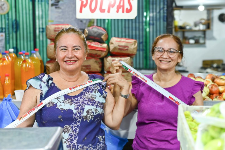 Ipaam orienta sobre pesca sustentável na Feira da Panair com entrega de fitas de medição