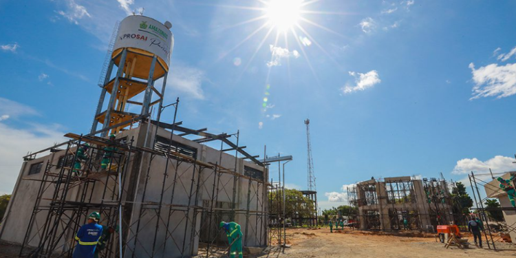 Obras de saneamento básico do Prosai Parintins avançam para levar água potável e esgoto para a população do município