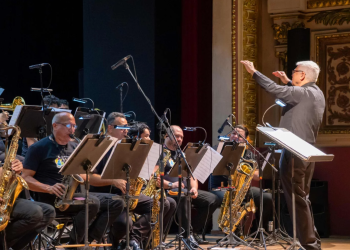 Teatro da Instalação celebra 24 anos com show gratuito da Amazonas Band