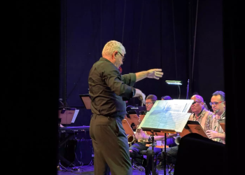 Teatro da Instalação comemora 24 anos com casa lotada e show da Amazonas Band