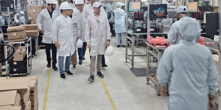 Tradicional fabricante de medidores de energia elétrica recebe visita da Suframa