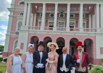 ‘Belle Époque’ Visita teatralizada no Teatro Amazonas convida o público a uma viagem no tempo