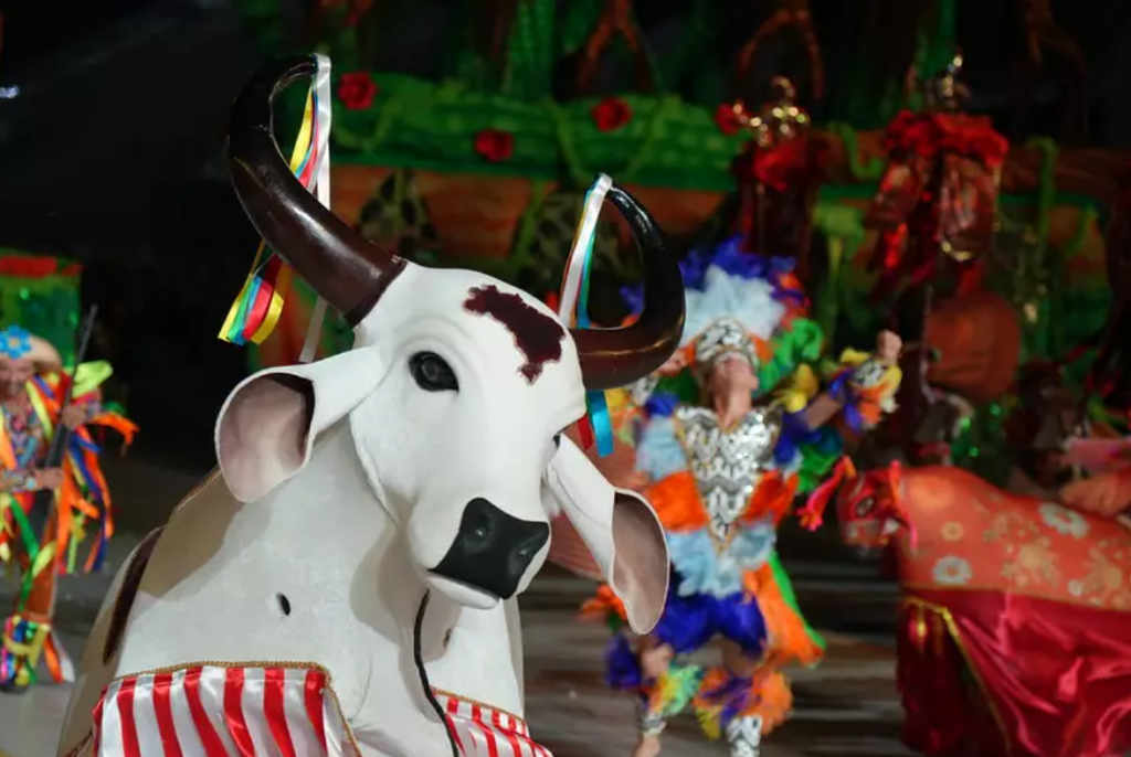 Batalha dos bois-bumbás marca a última noite do 67º Festival Folclórico do Amazonas