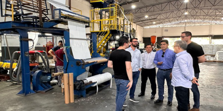 Suframa visita fábrica da Astro Pack e reforça apoio à indústria de plásticos