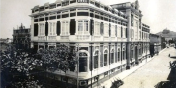 Biblioteca Pública do Amazonas relembra incêndio de 1945 em exposição de 80 anos