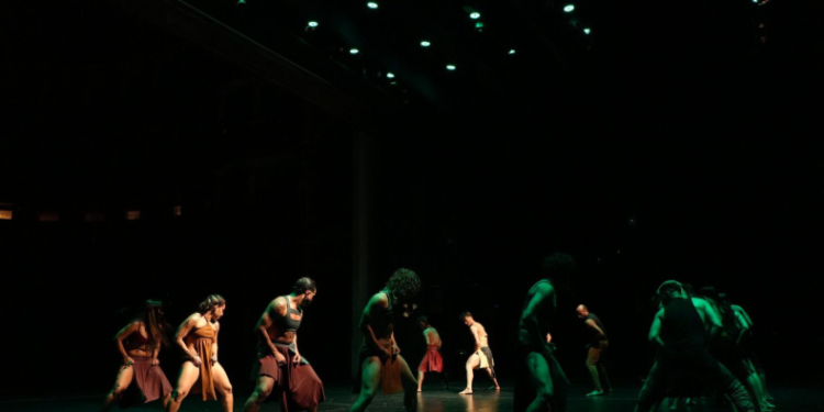Corpo de Dança do Amazonas une arte e resistência dos povos originários no palco do Teatro Amazonas