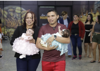 Gêmeas siamesas que nasceram no Amazonas e passaram por cirurgia de separação em Goiás retornam ao estado