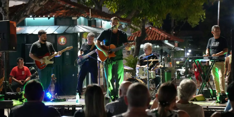 Banzeiro Cabôco reúne talentos locais em noite de música no Largo de São Sebastião
