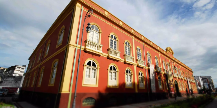 Governo do Amazonas promove seminário com escolas de samba para projetar Carnaval na Floresta 2026